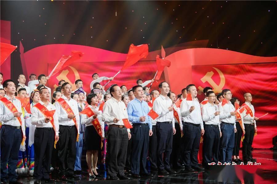 《岷峨诗稿》150期丨郭定乾:十万灯中天不夜,九重云外月交光